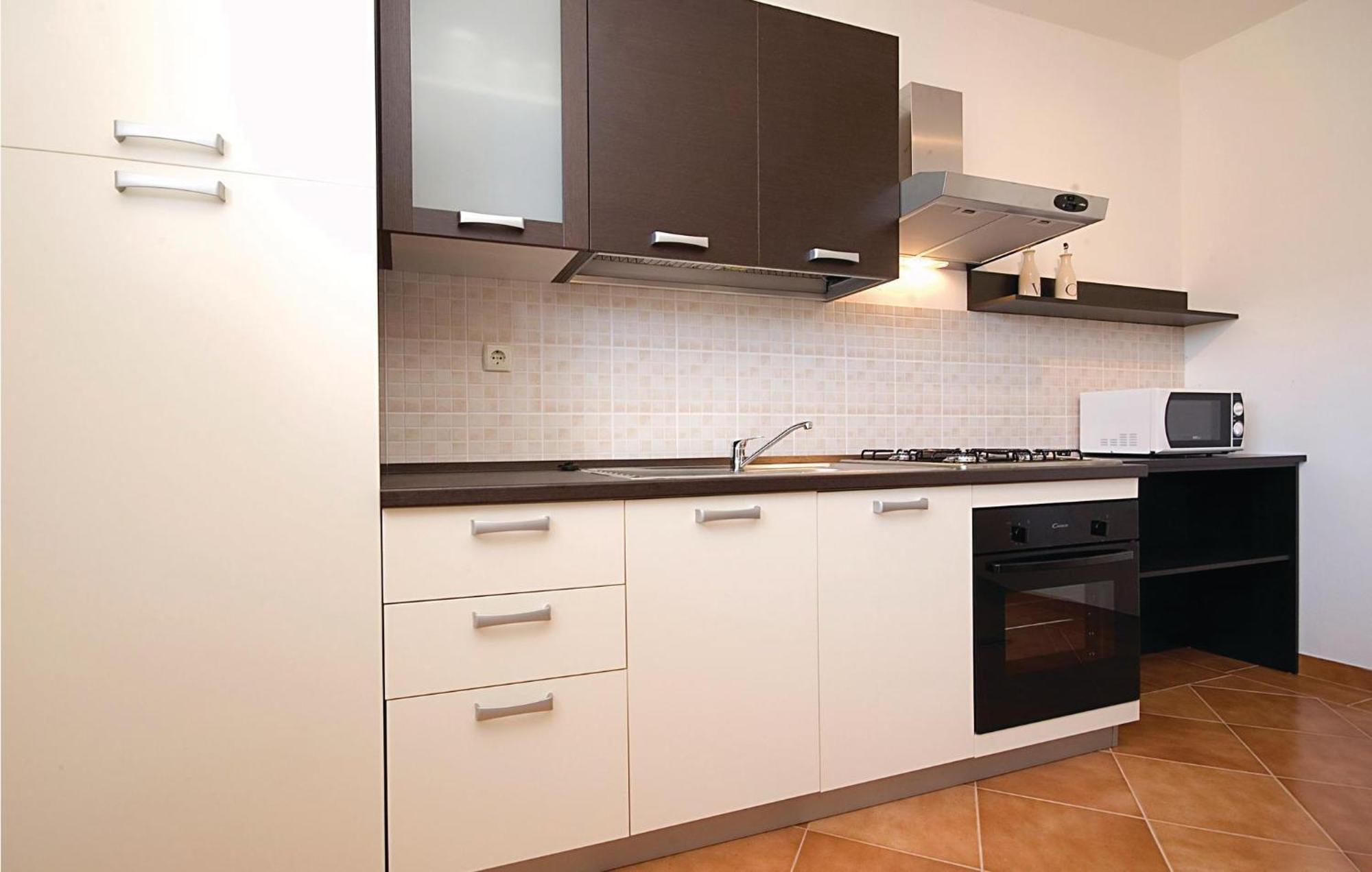 2 Bedroom Nice Apartment In Вир Экстерьер фото