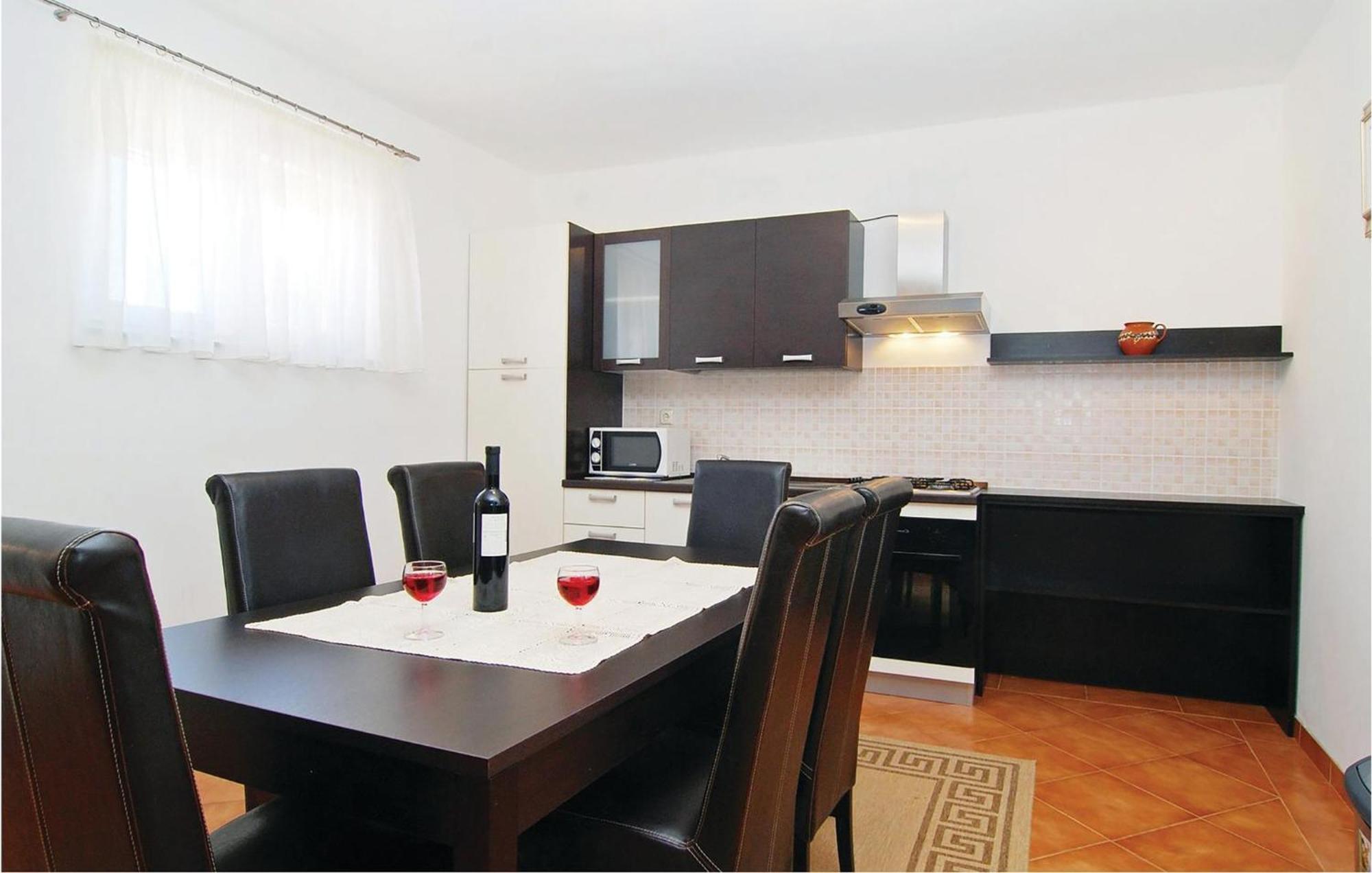 2 Bedroom Nice Apartment In Вир Экстерьер фото